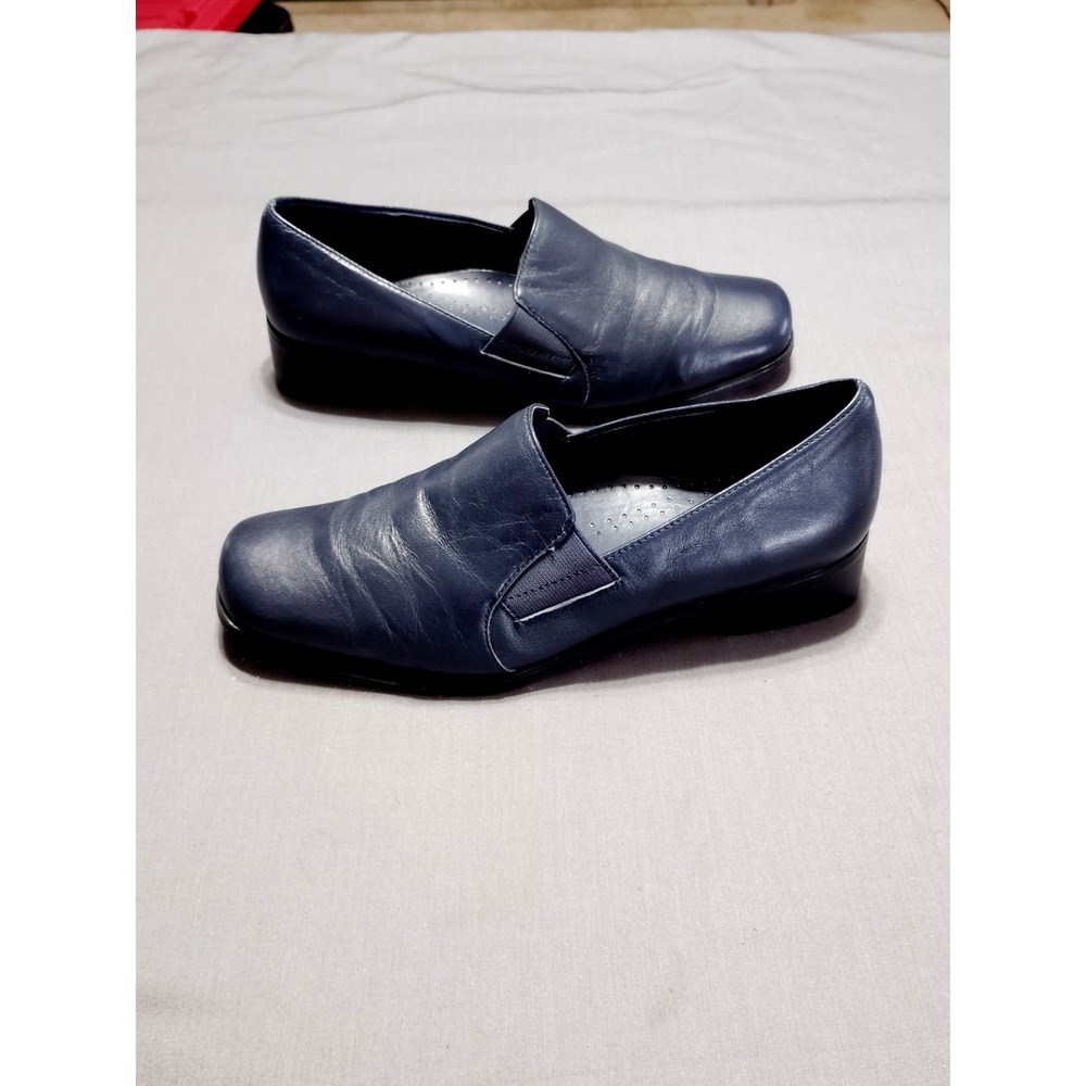 Trotters Ash Women 8.5 Navy Leather Slip On Loafers Academia Square Toe Shoes